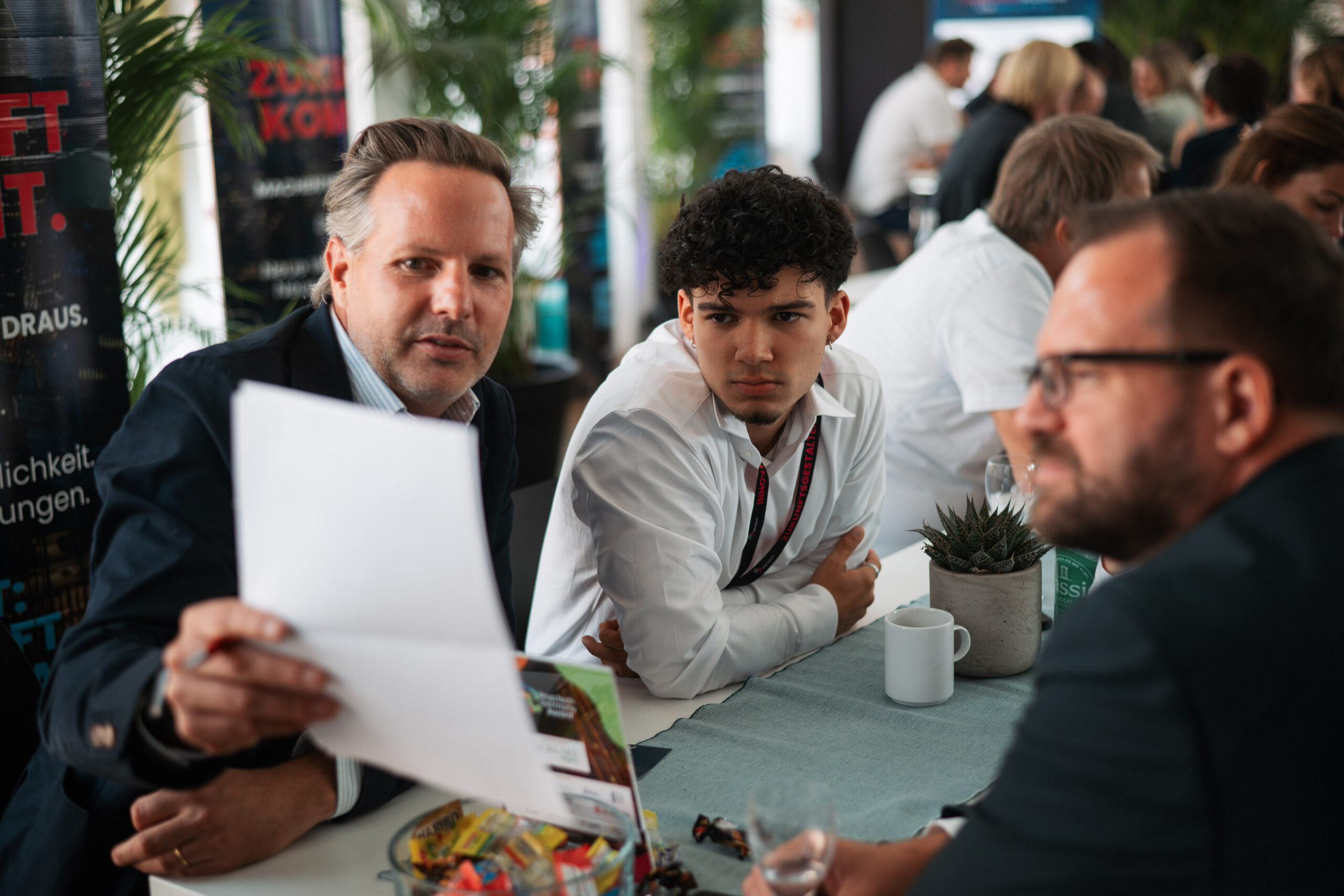 Thought Leader Summit – Bühne mit Partnerwand